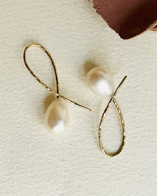 LOOP River pearl earrings